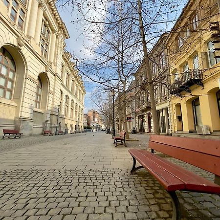 Old Town Jacuzzi Studio Bucharest Luaran gambar
