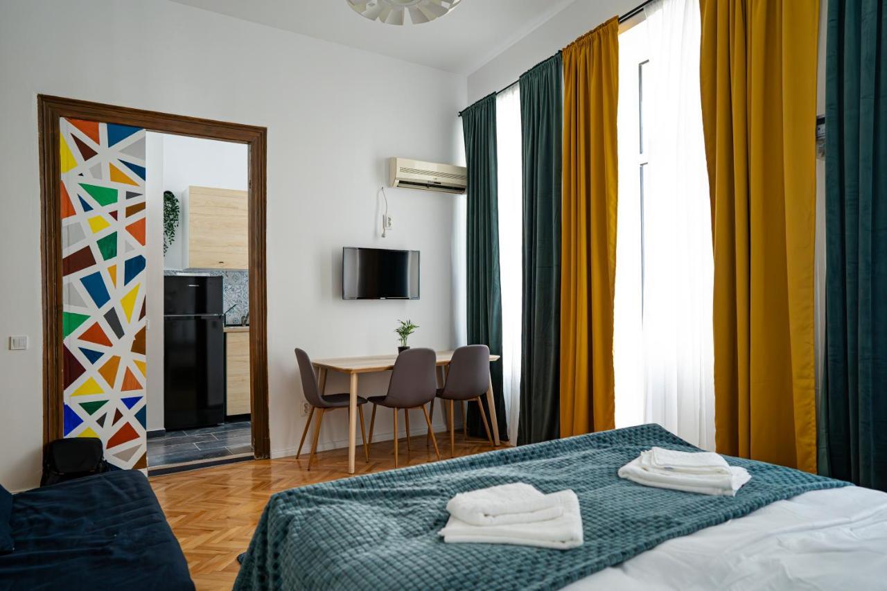 Old Town Jacuzzi Studio Bucharest Luaran gambar