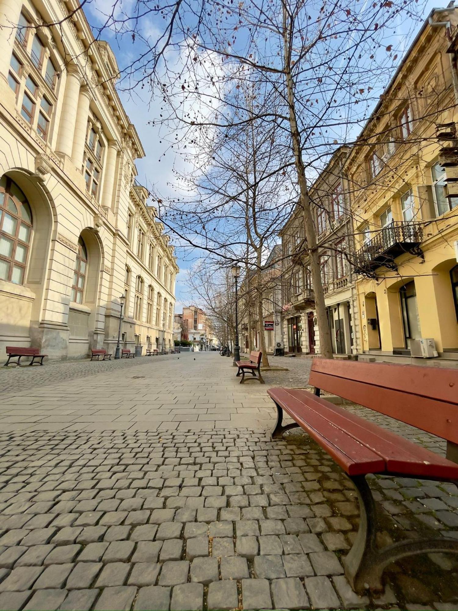 Old Town Jacuzzi Studio Bucharest Luaran gambar